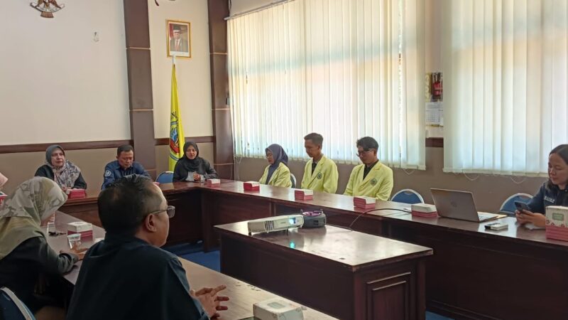 Rektor Lepas 3 Mahasiswa Uniku Mobility Program ke UUM