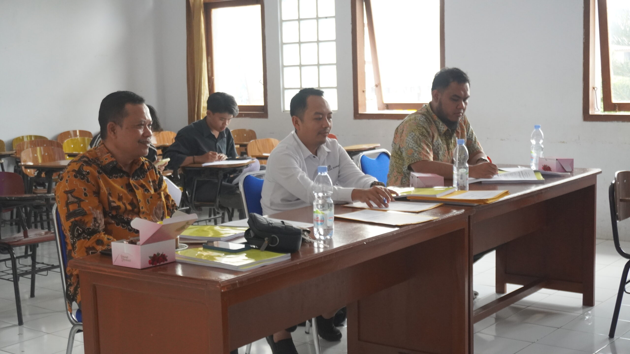 Read more about the article FEB Universitas Kuningan Gelar Seminar Usulan Penelitian Gelombang II, Diikuti 165 Mahasiswa