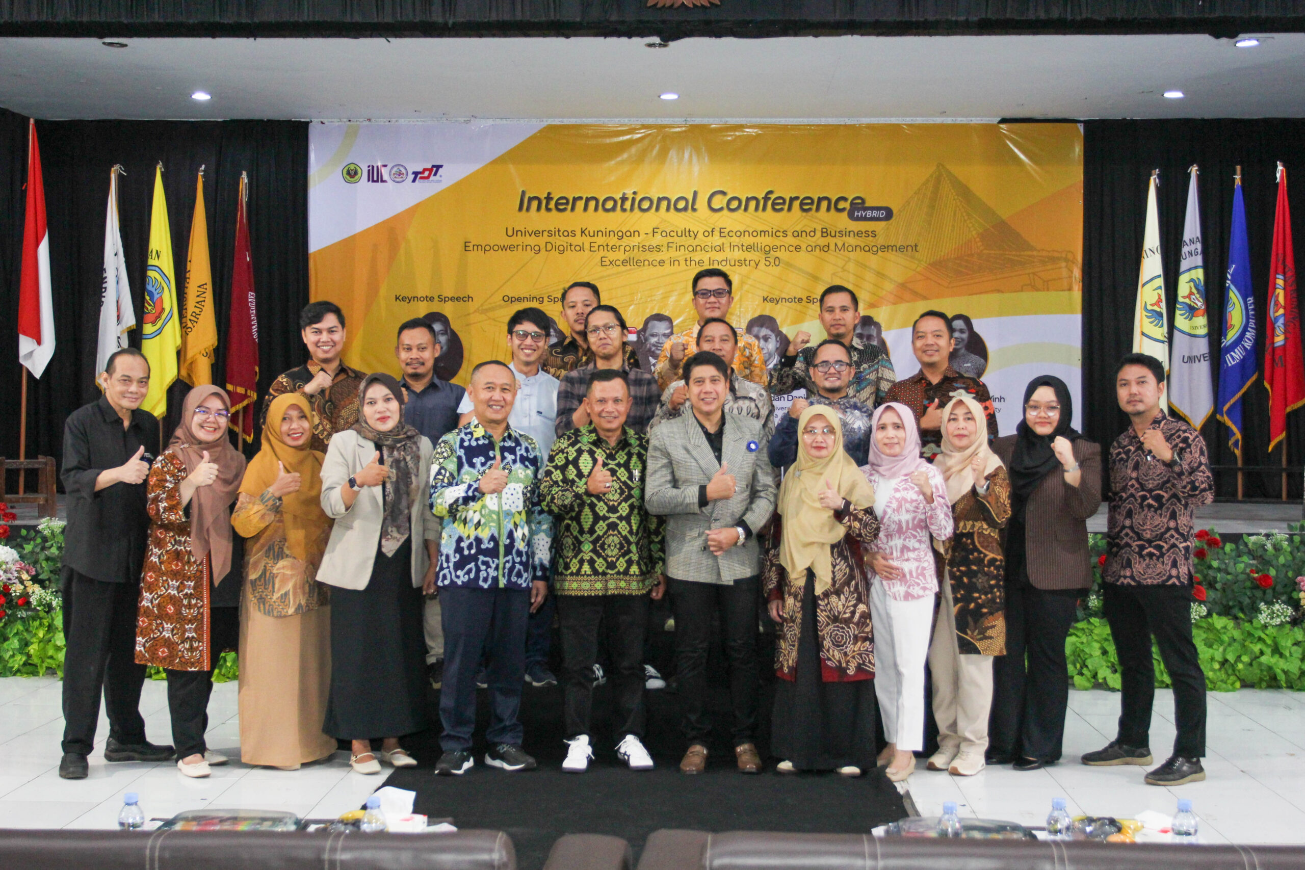 Read more about the article Langkah Global FEB Uniku Satukan Ratusan Mahasiswa Lintas Negara dalam Conference Internasional Era Industri 5.0